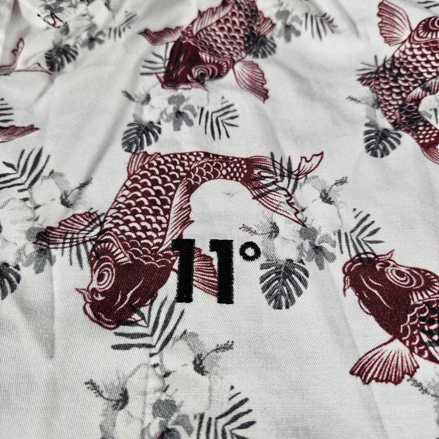 11 Degrees Shirt Mens Large White Fish Print Red Carp Button Up Short Sleeve Use