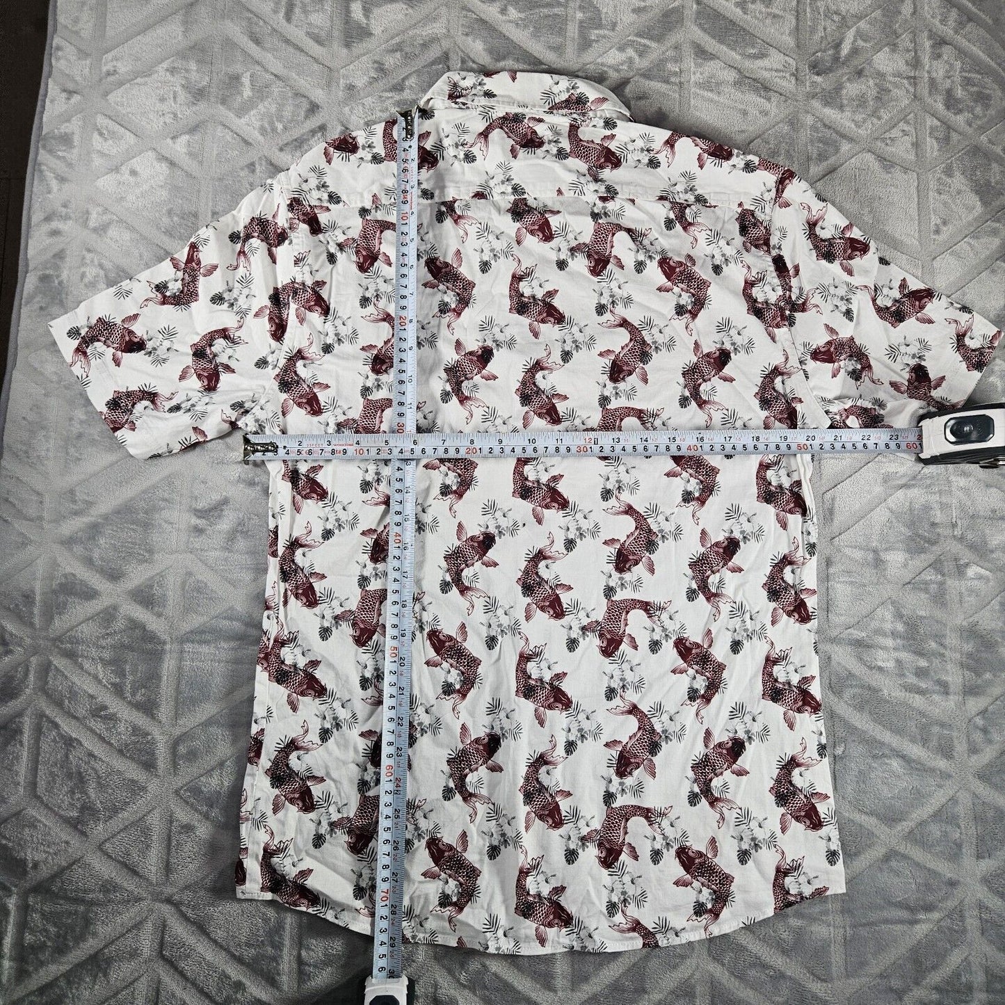 11 Degrees Shirt Mens Large White Fish Print Red Carp Button Up Short Sleeve Use